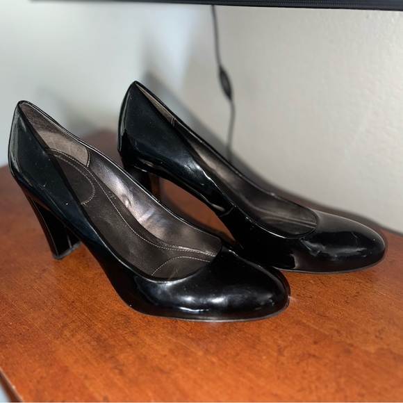 Calvin Klein black patent leather pumps size 9 - Picture 8 of 12